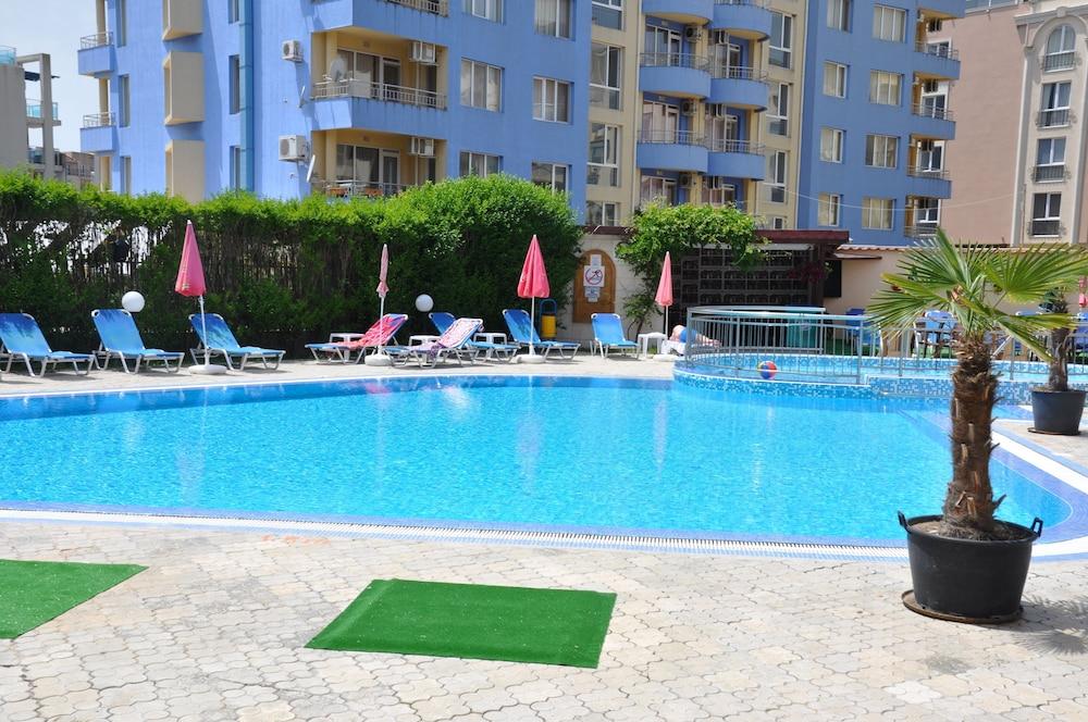 هوتل بيل فيل زحليقة مائية