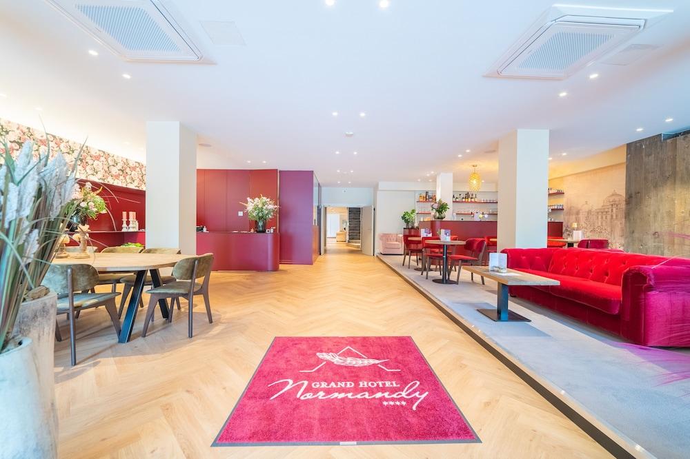جراند هوتل نورماند  اويو سي اي هوتل كوليكشن قاعة الاستقبال