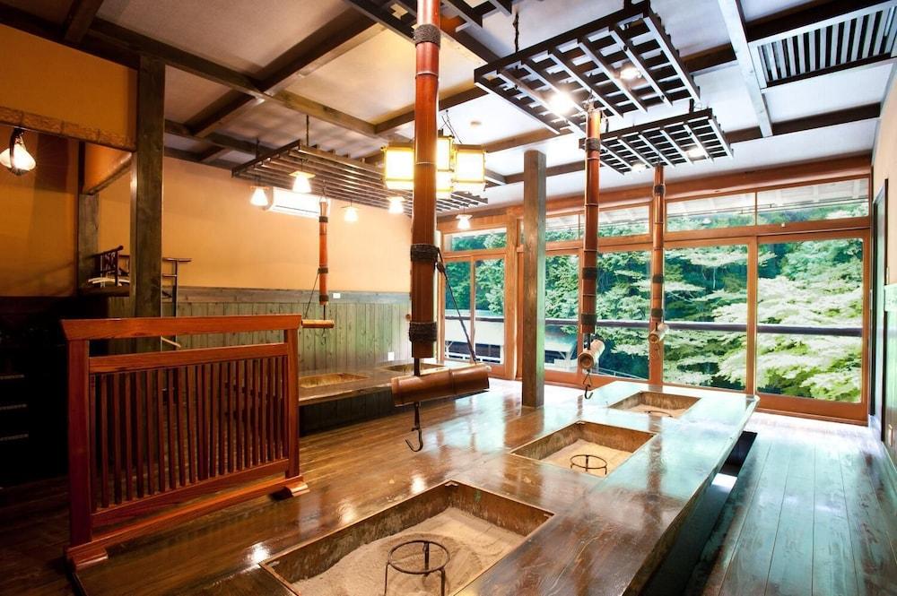 Houraku Interior