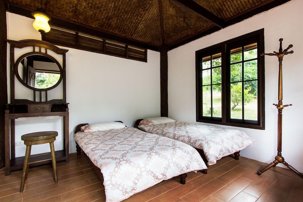 Baan Kaew Mongkorn Room