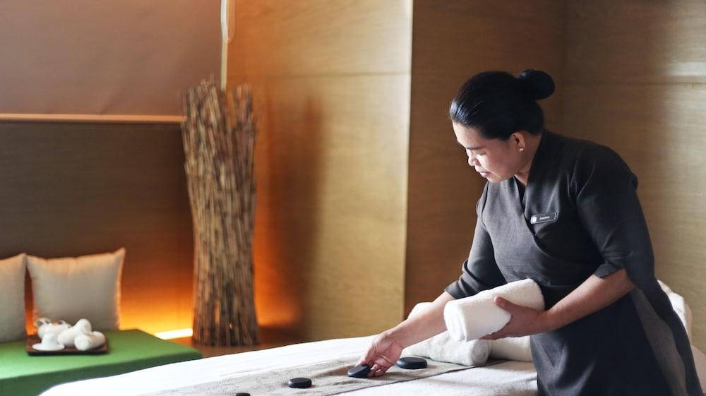 شانغري-لا ريزيدنسيز آت ذا فورت، مانيلا غرفة العلاجات صحية