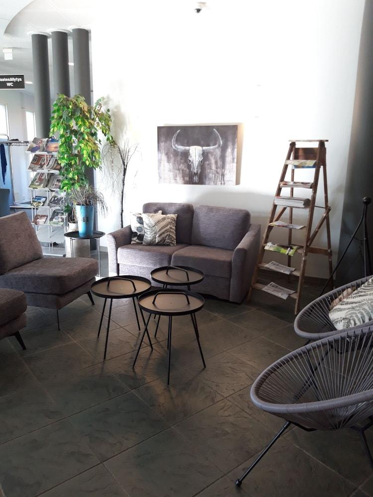 Hotelli Kaustinen Lobby Sitting Area