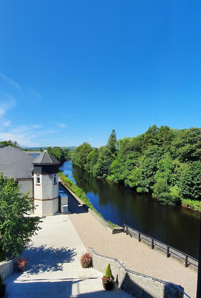 جاكسونز هوتل آند ليجار كلوب سطح مشمس