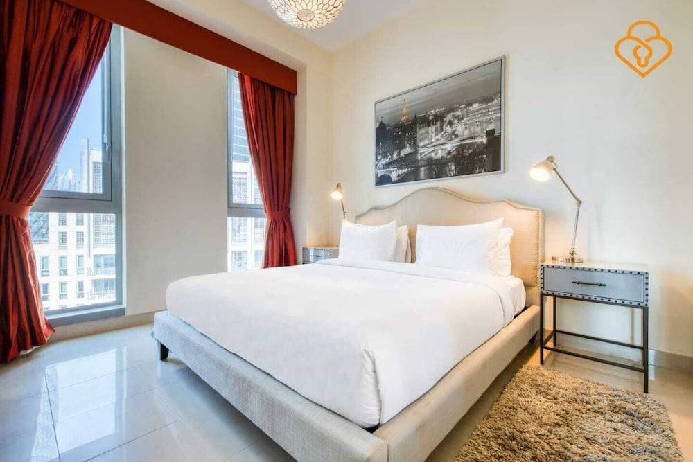 Stand point TA, Burj views Room