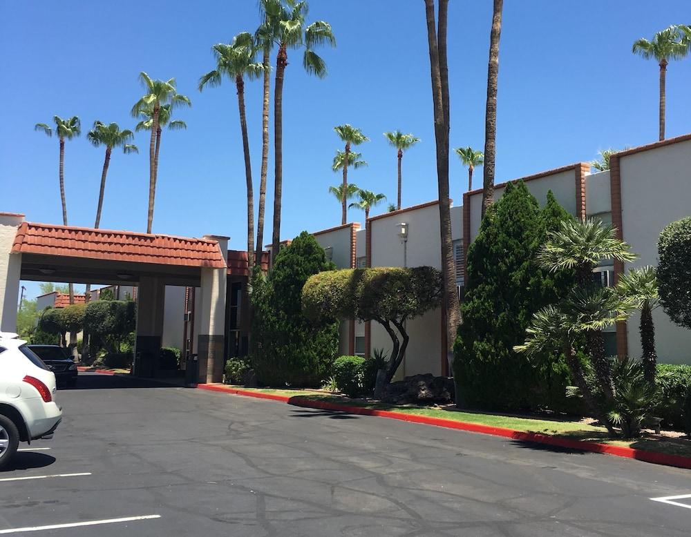 رمادا باي ويندام تيمب نير إيه إس يو