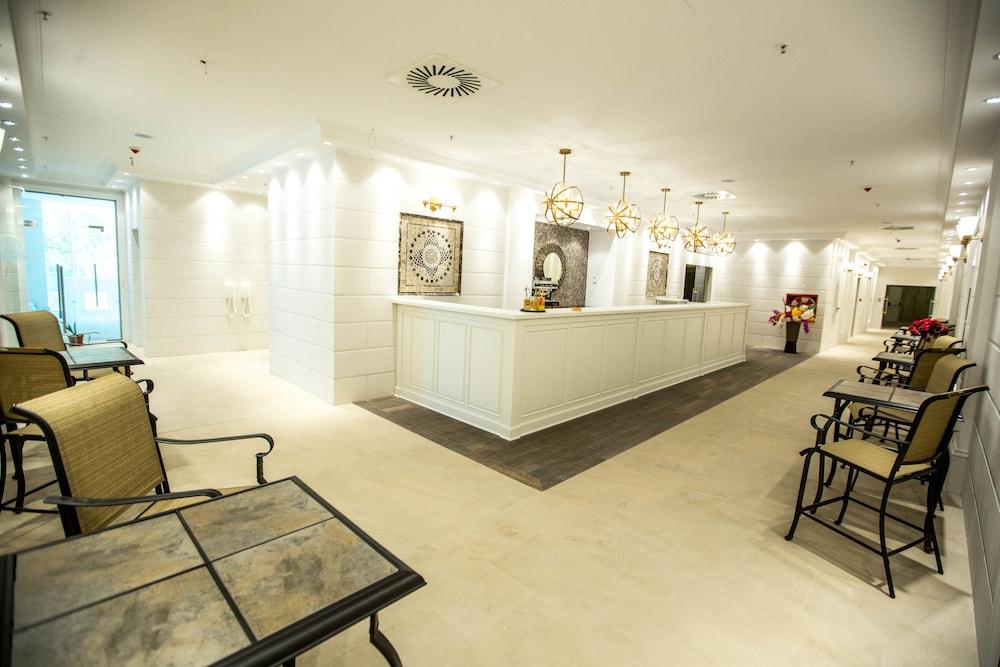 جراند هوتل مينيرفا ريزورت آند سبا منطقة الجلوس في الردهة