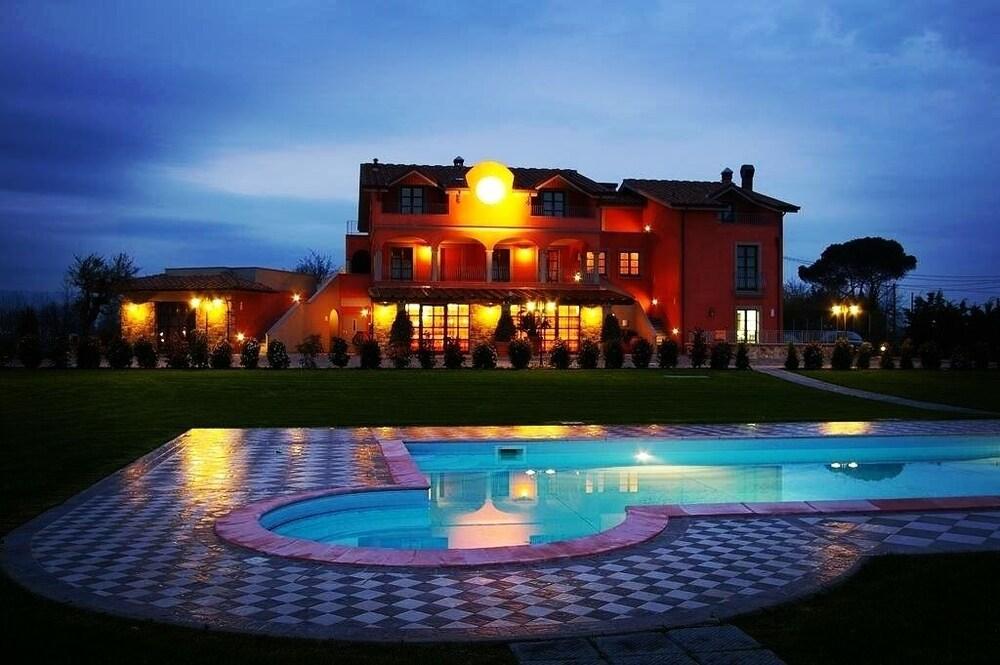 فيلا نادار هوت ل بي آند بي حمام سباحة مكشوف