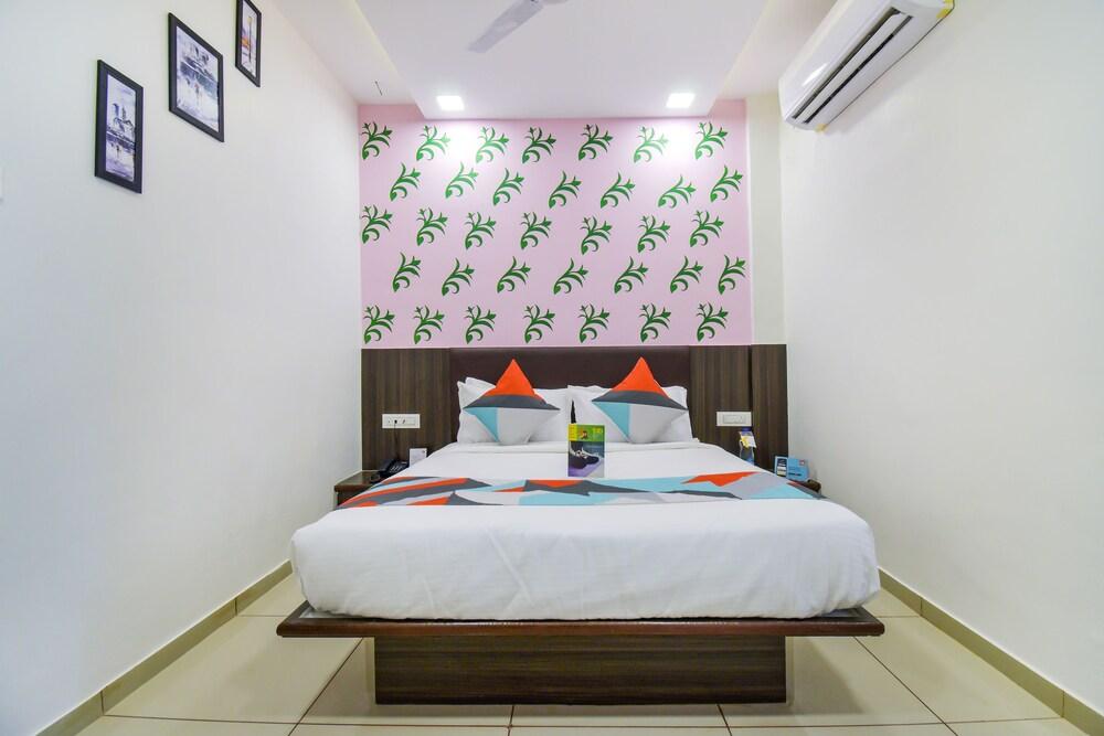 FabExpress Shiv Residency Room