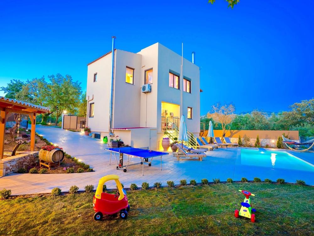 Modern Villa in Crete With Pool and Hammock Featured Image