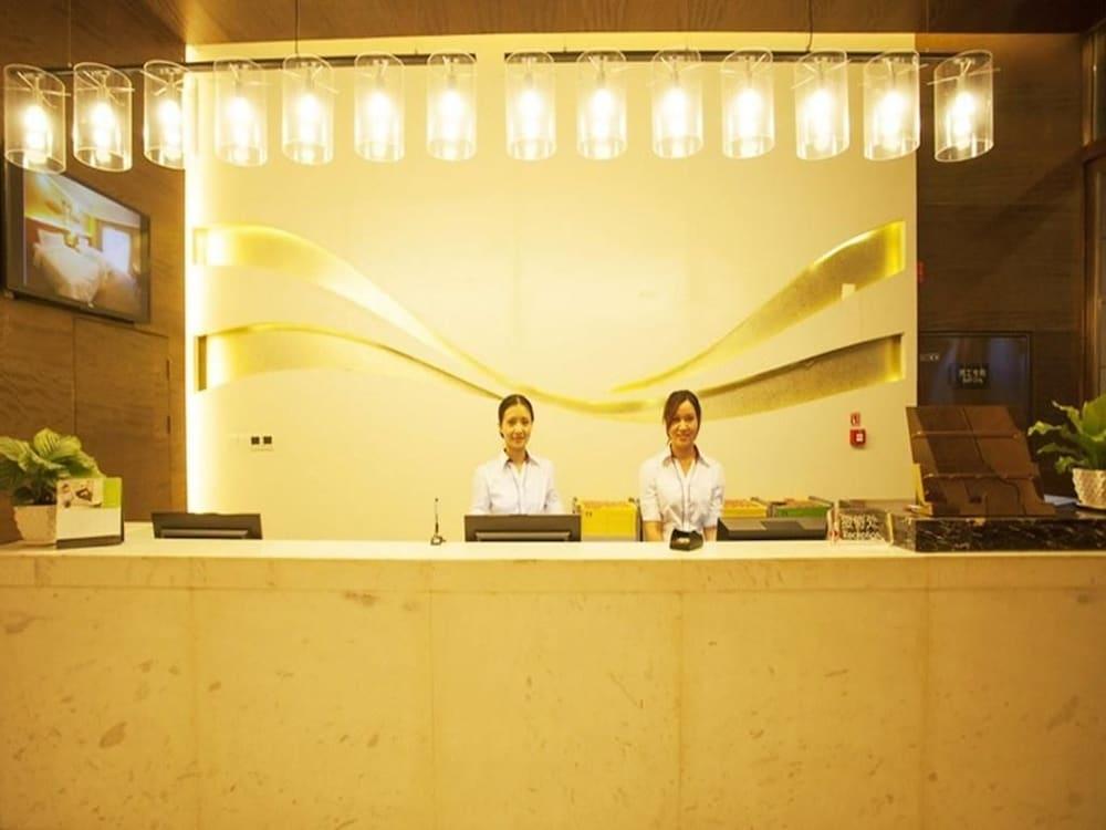 ميتروبولو جينجانج هوتلز إريكي واندا بلازا الردهة