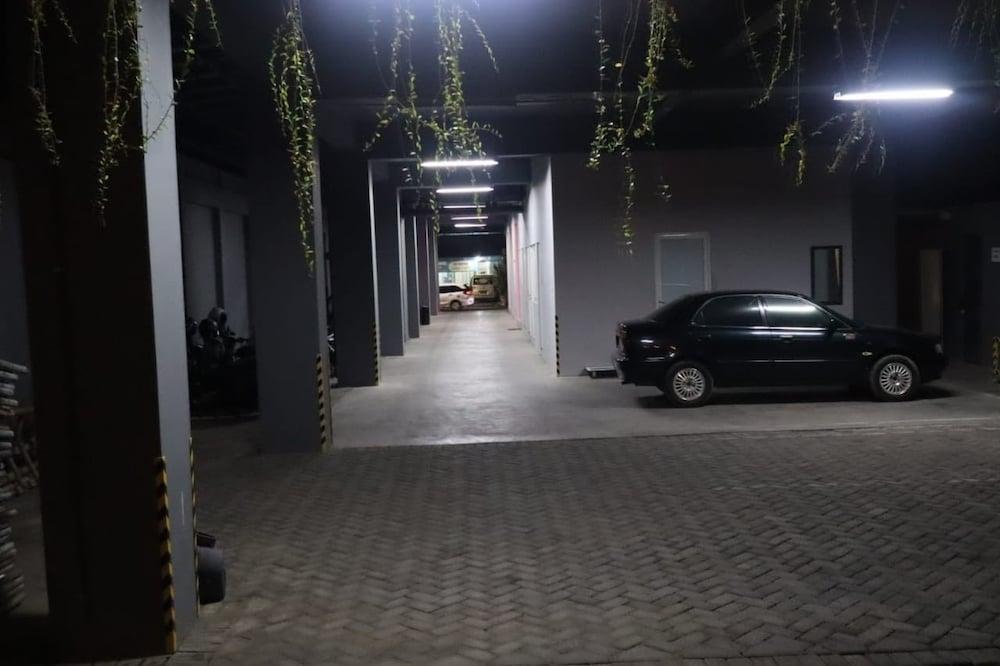 Front One Inn Kediri Exterior