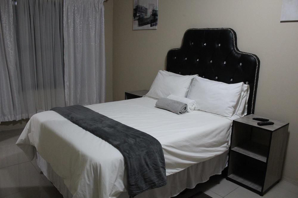 M n M Guest House in Polokwane Turfloop Room