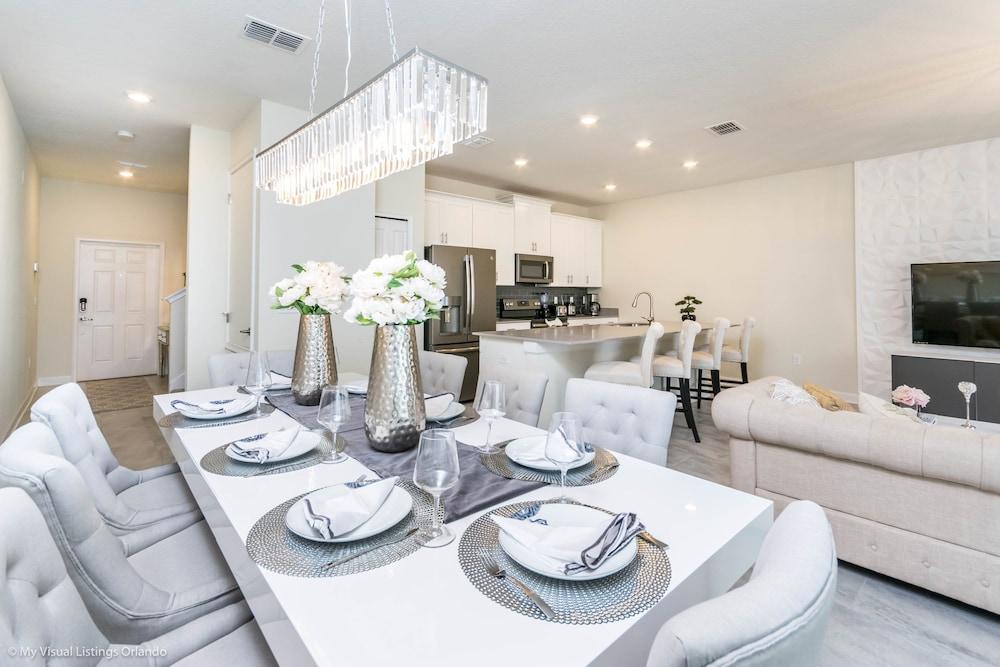 لافيلي 4 بد رو 3با تشامبيونز جايت بول الصورة الأساسية