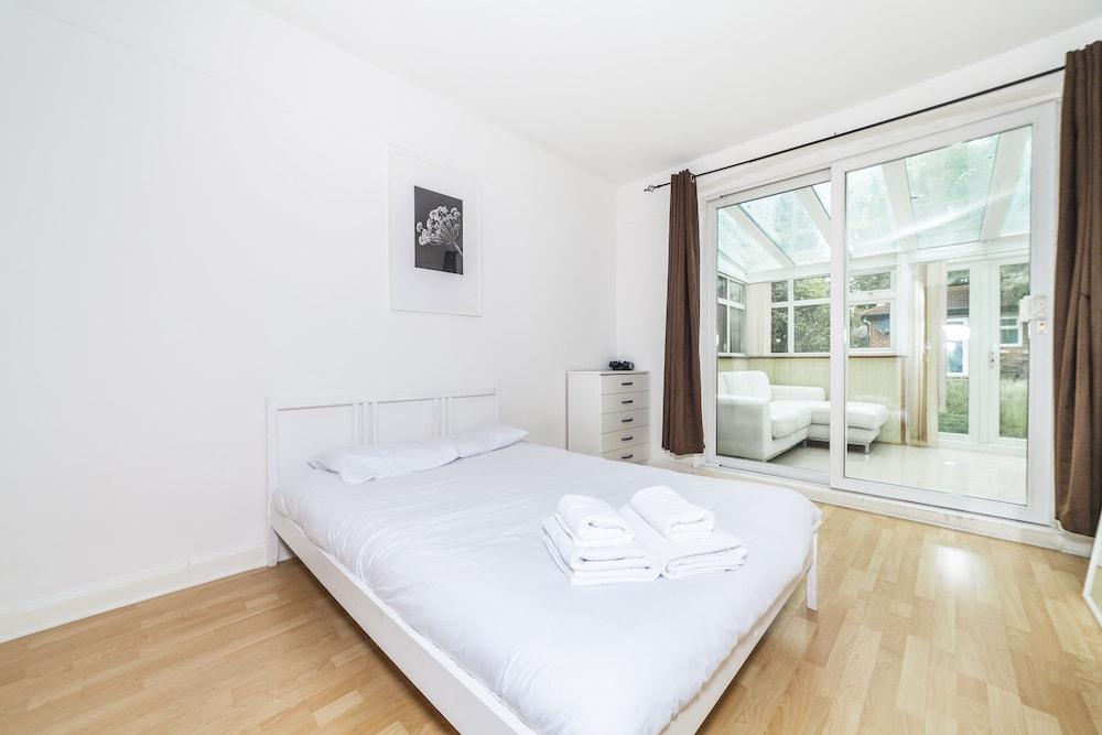 Lingwell Concept by Allô Housing Room
