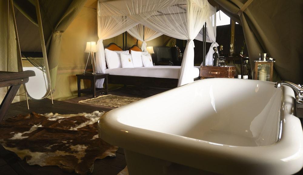 ذا رويال ميجريشن كامب