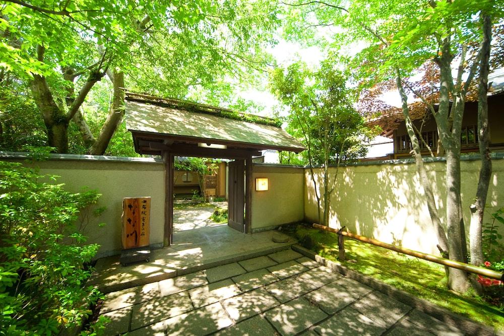 Yufuin Kutsurogi no Yado Nanakawa Featured Image