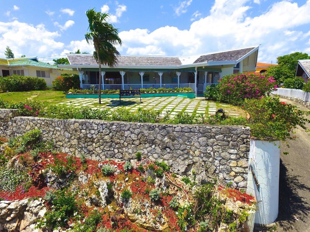 Windjammer, 4BR by Jamaican Treasures