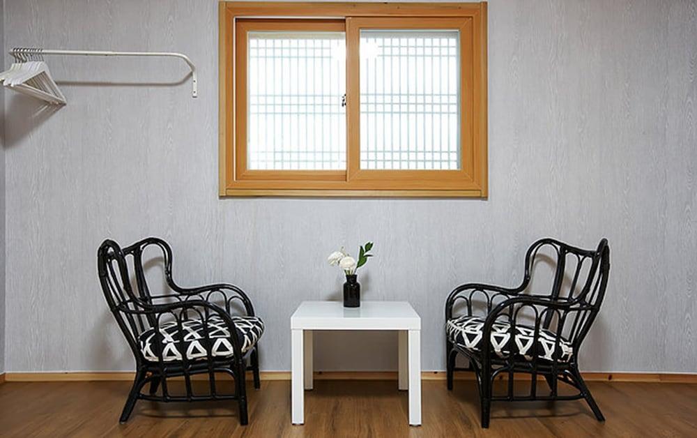 جيونغجو إن هانوك بنسيون غرفة