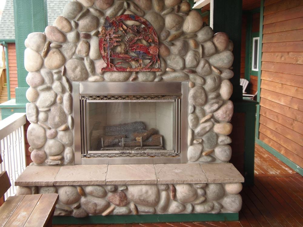 ذا كولينز إن آند سيسايد كوتيدجيز - للبالغين فقط تفاصيل الفندق من الخارج