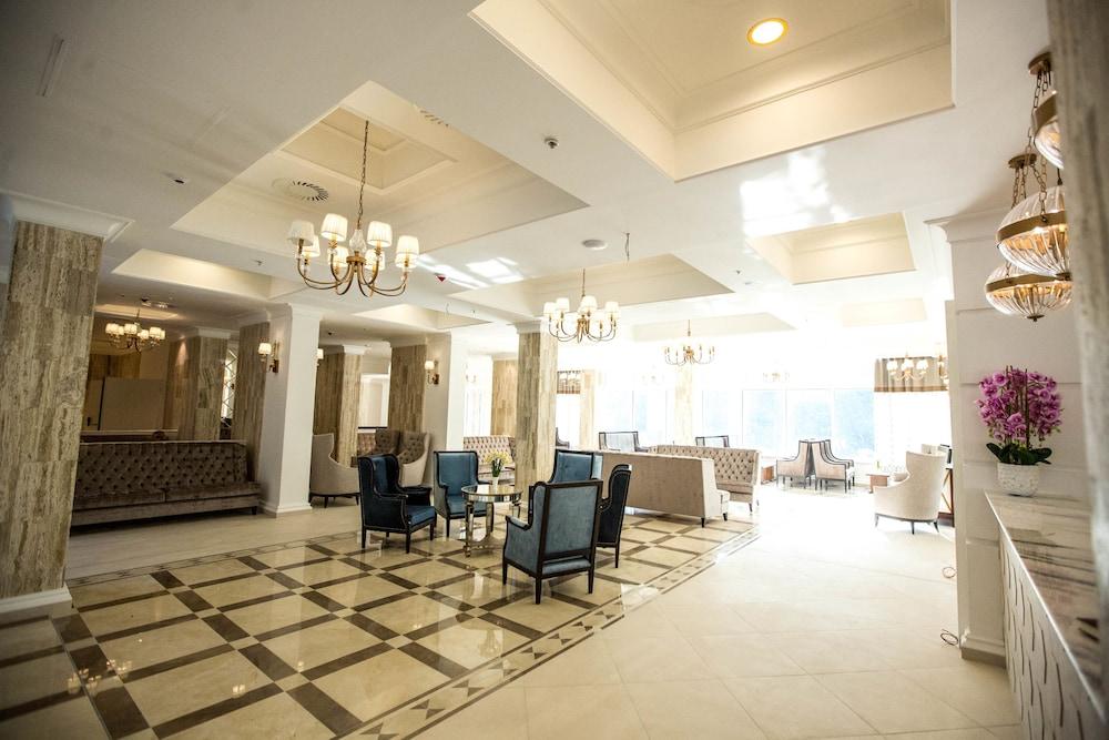 جراند هوتل مينيرفا ريزورت آند سبا منطقة الجلوس في الردهة