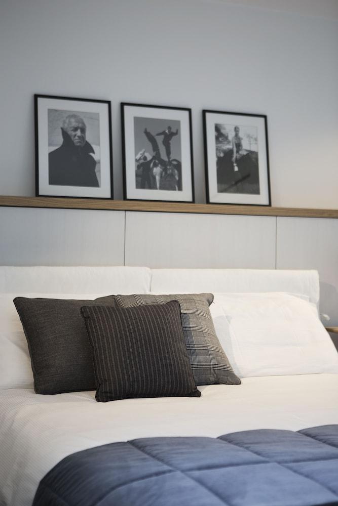 Suite & Pool Como Room