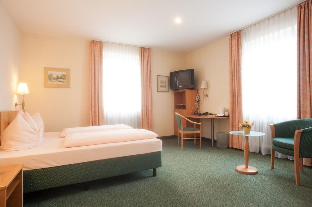 دوميتسيل ألتي بوست