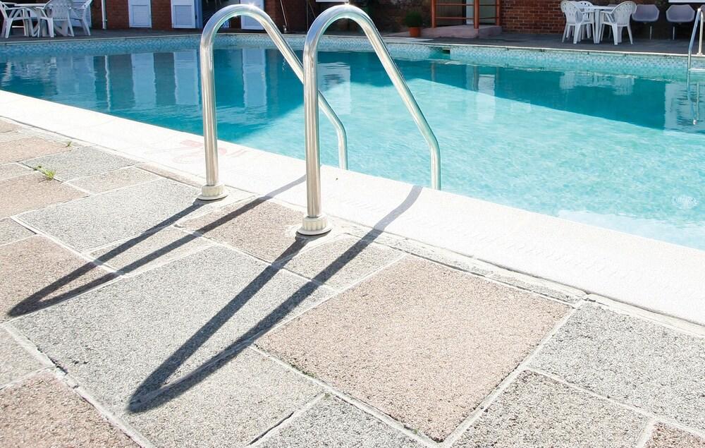 نورفولك هوتل حمام سباحة مكشوف