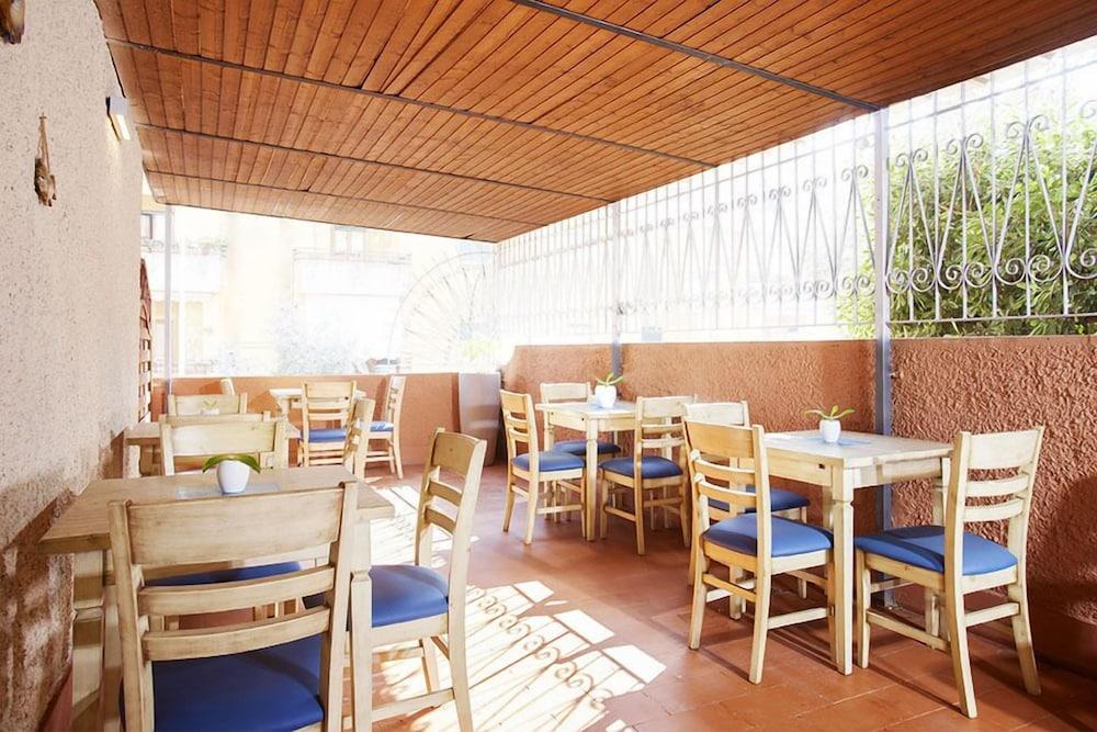 فنق أرجنتاريو مع إمكانية ركوب الدرجات والقوارب المنطقة الخارجية