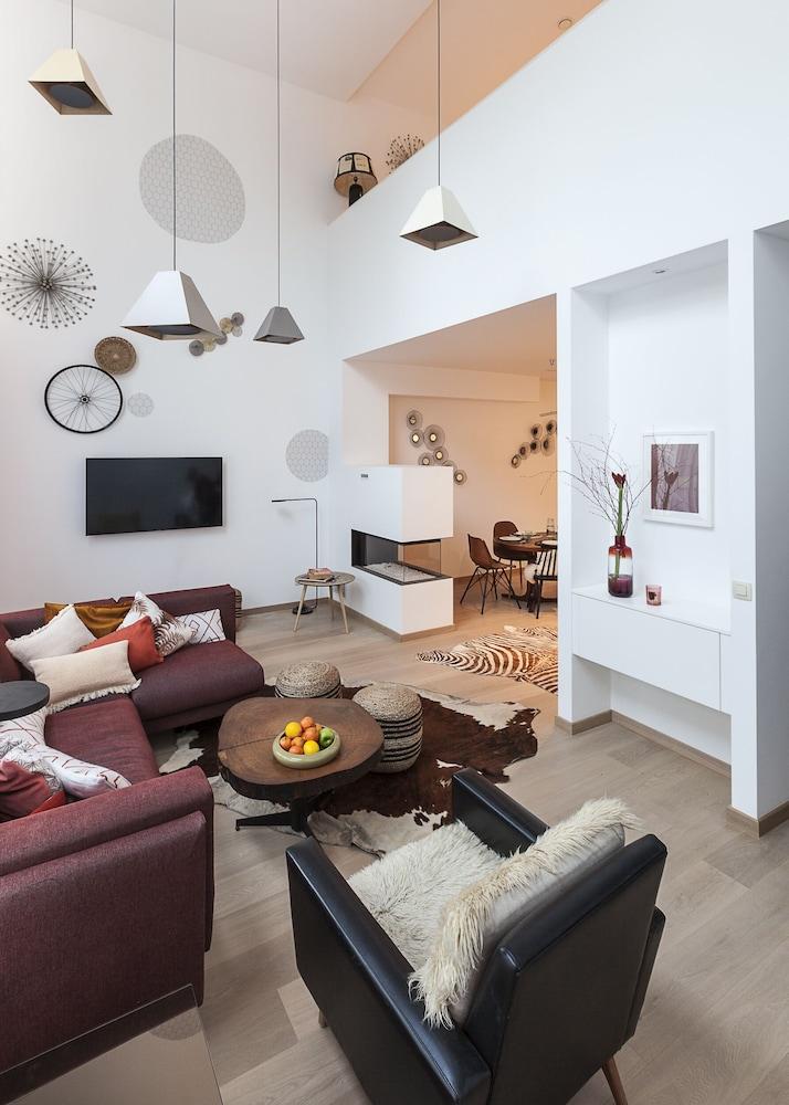 يونيت 3 - مودرن سمارت هوم تريبليكس برايفت جاردن آند باركينج غرفة