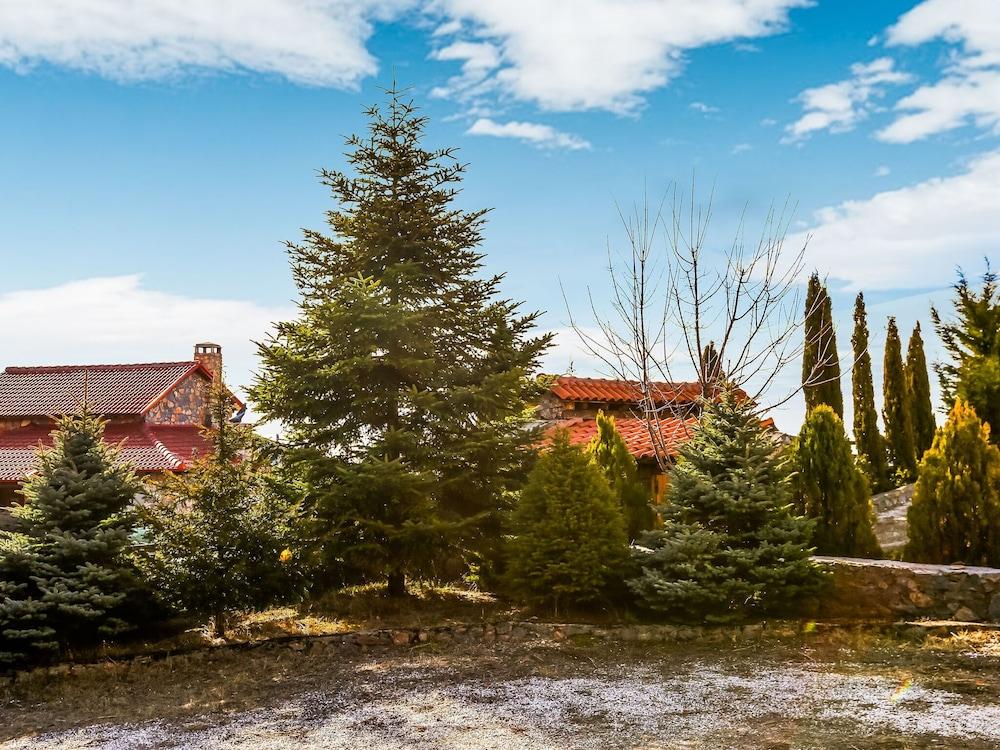 لافيش هوليداي هوم إن بيلا ويذ هوت توب المنطقة الخارجية