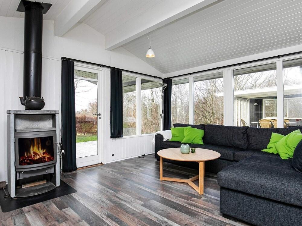 سي سايد هوليداي هوم إن سبوتروب ويذ تيريس غرفة معيشة