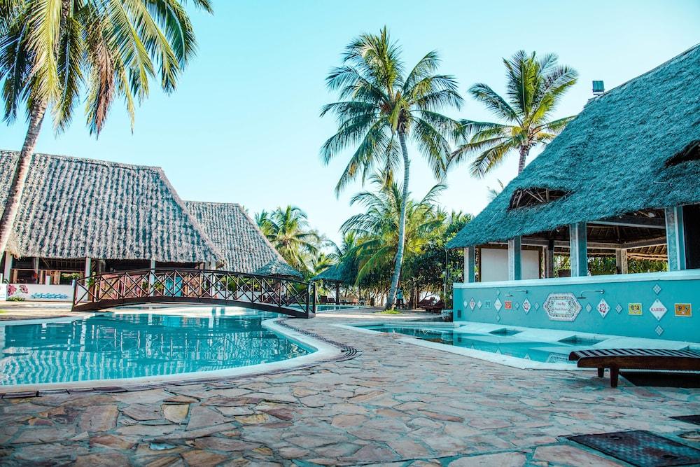 Uroa Bay Beach Resort