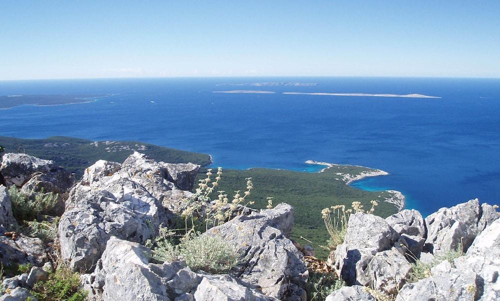 يونيك أنتيستريس أواسيس فيلا أنتيكوا المنطقة الخارجية