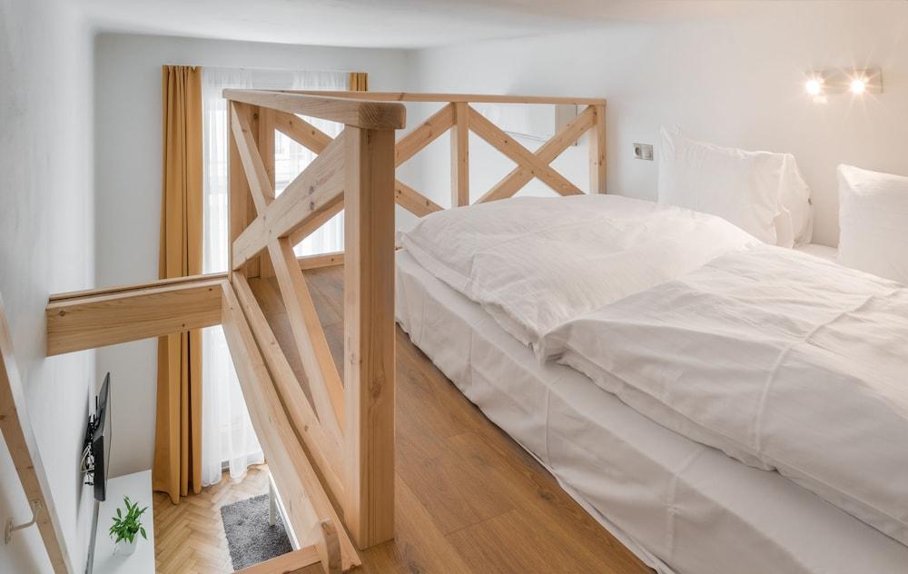 مورديكاي تويلف أبارتمنتس باي أدريز ليفينج غرفة