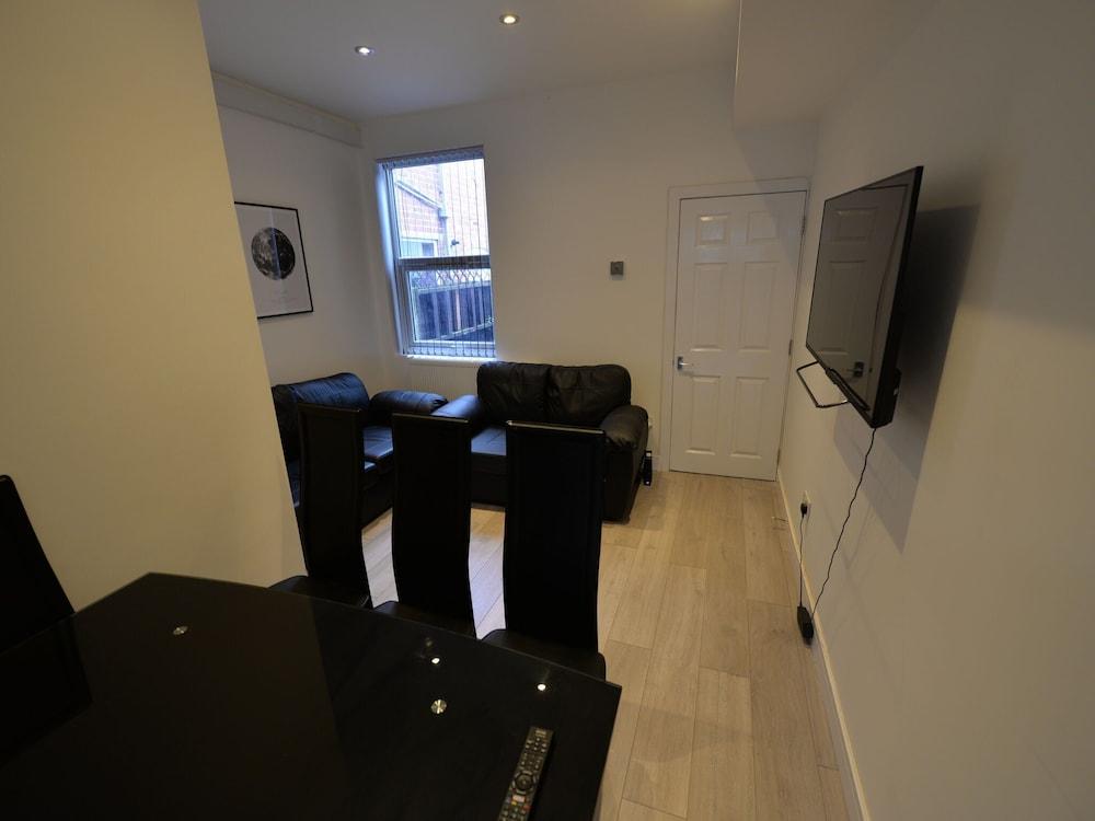 كونتيمبوراري هوليداي هوم إن كوفنتري نير فارجو فيليدج غرفة معيشة