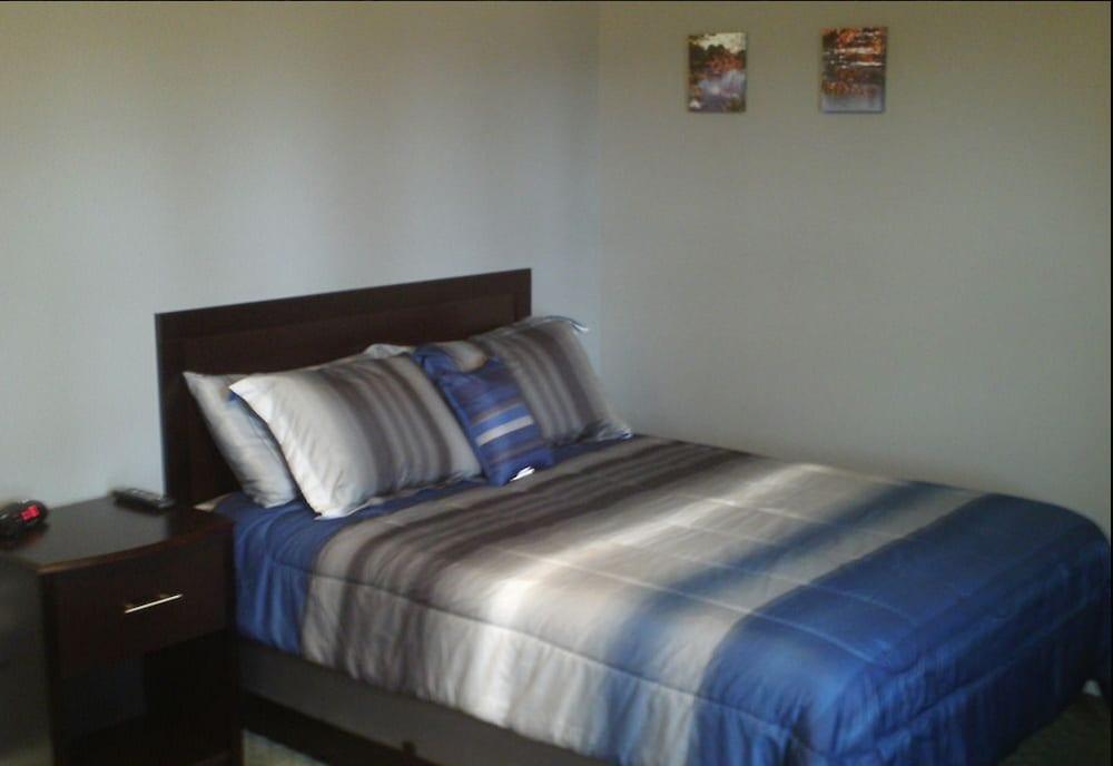 Pine Tree Inn Room