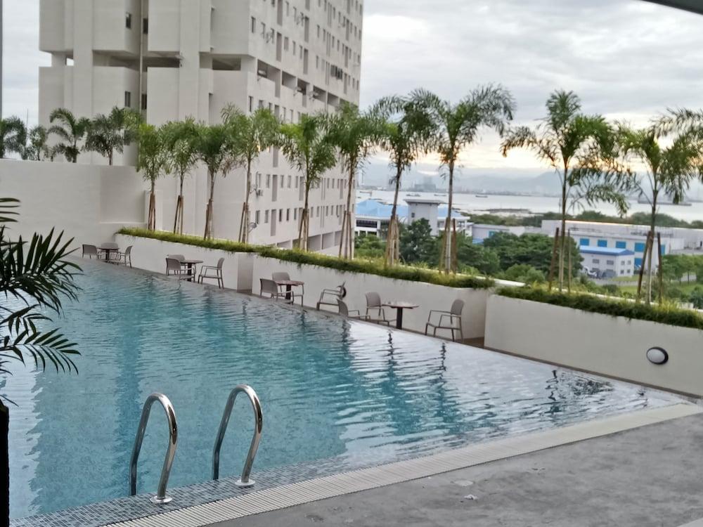 Straits Garden Comfort Suite