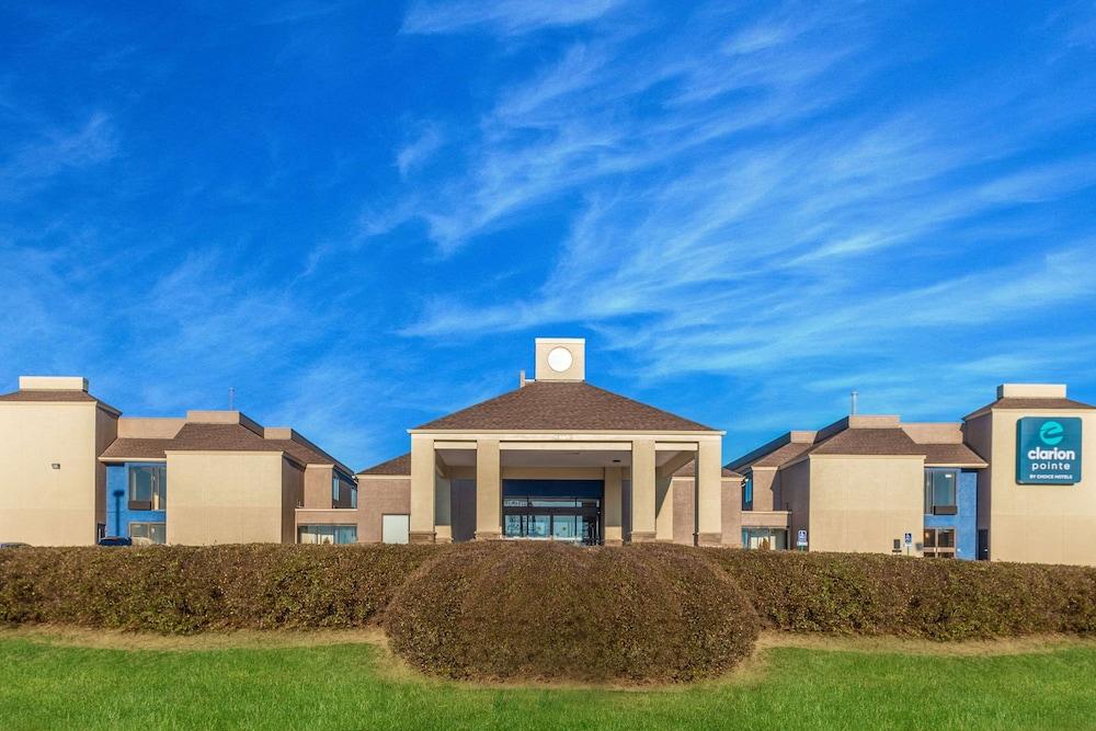 Clarion Pointe Harrisonburg Exterior
