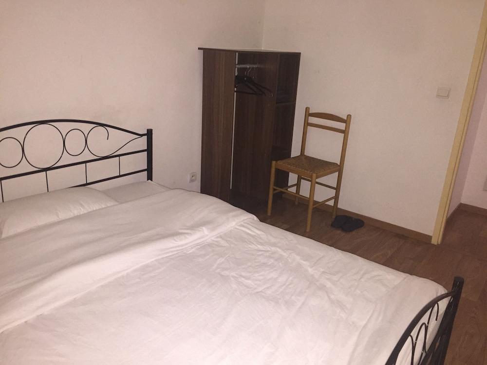 Chambre privée à Drancy Room