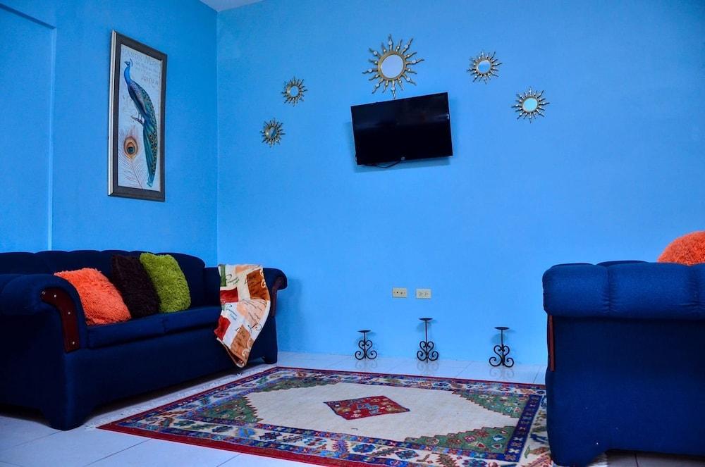 كينجستون صن سيت جيست أبارتمنت 2 غرفة معيشة