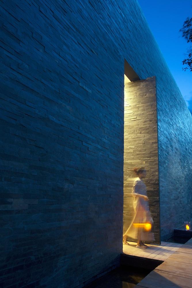 The Secret Pool Villas By The Library Interior Detail