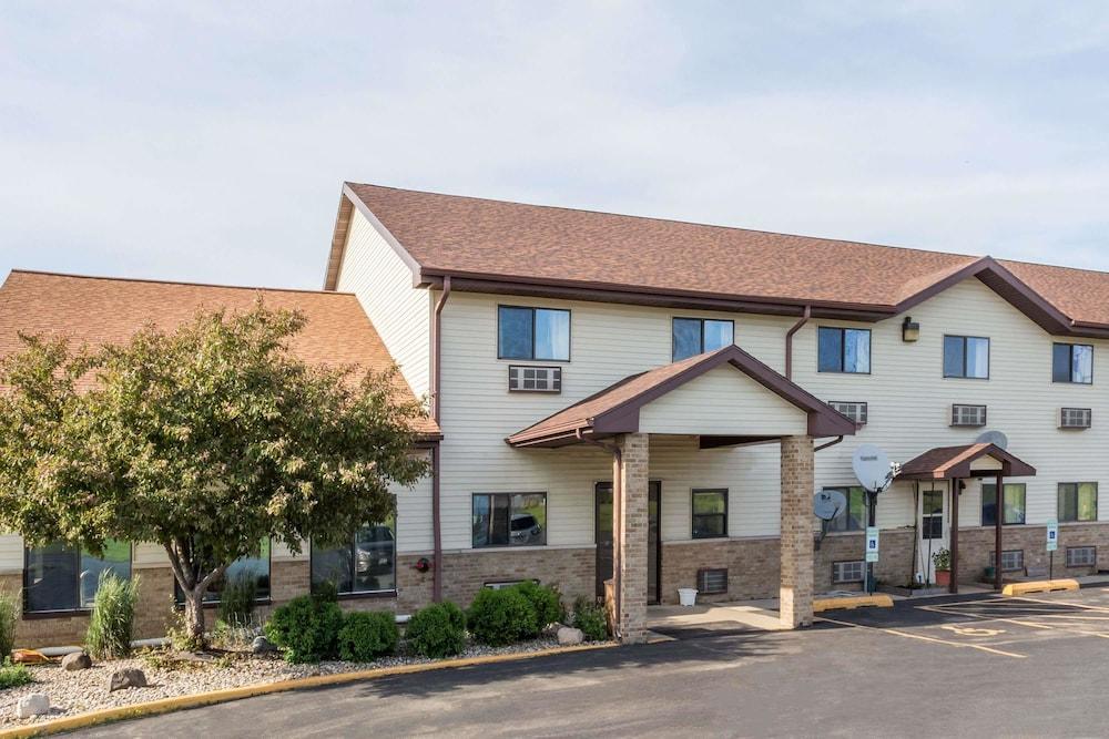 Super 8 by Wyndham Princeton Exterior