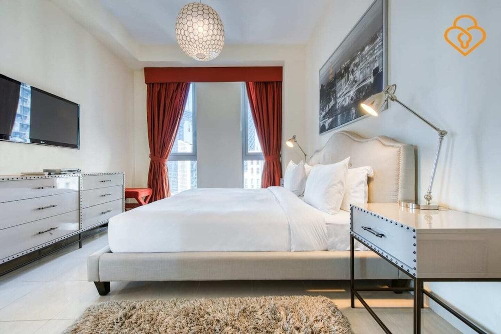 Stand point TA, Burj views Room