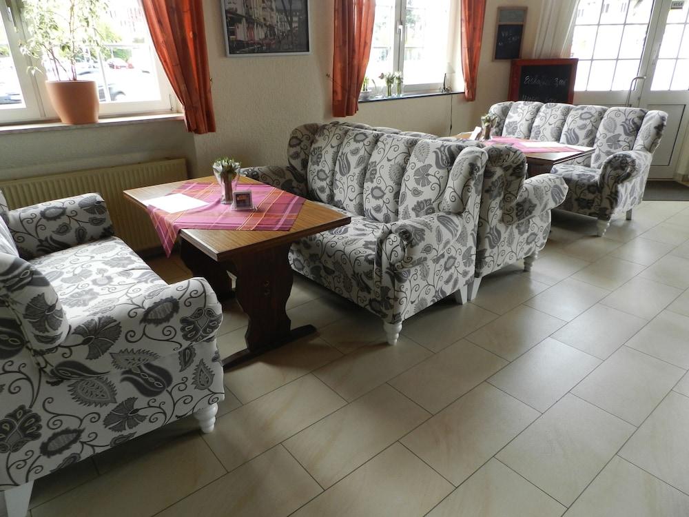 بانهوف هوتل سارلويز منطقة الانتظار في الردهة