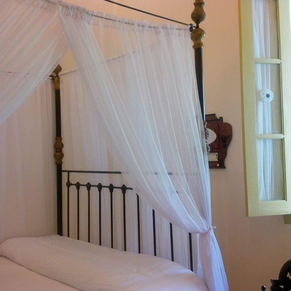 ذا إرماجاز بافيلون هوتل غرفة