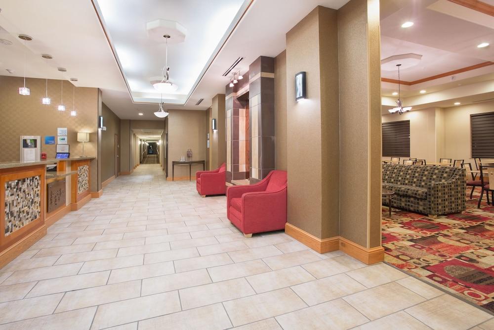 هوليداي إن إكسبرس هوتل آند سويتس تروث أور كونسيكنسز باي آيتش جي المنطقة الخارجية