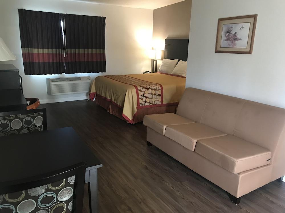 Manhattan Inn & Suites - LAX Room