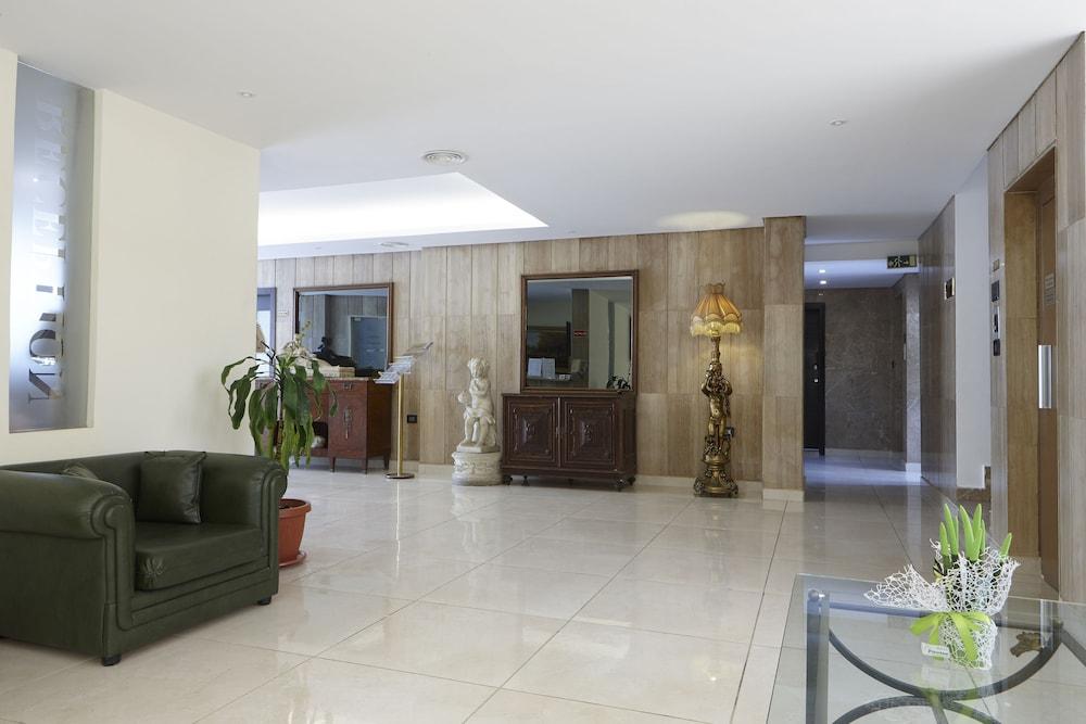 Zoukotel Hotel Lobby