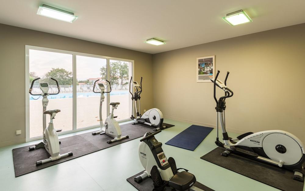 ريزيدونس لاجرانج فاكانس لو فيلاج دو لا مير صالة الألعاب الرياضية