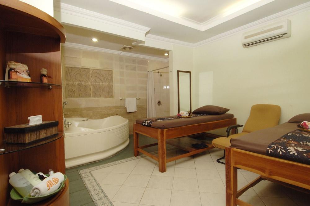 سينجاسانا هوتل ماكاسار نادي صحي